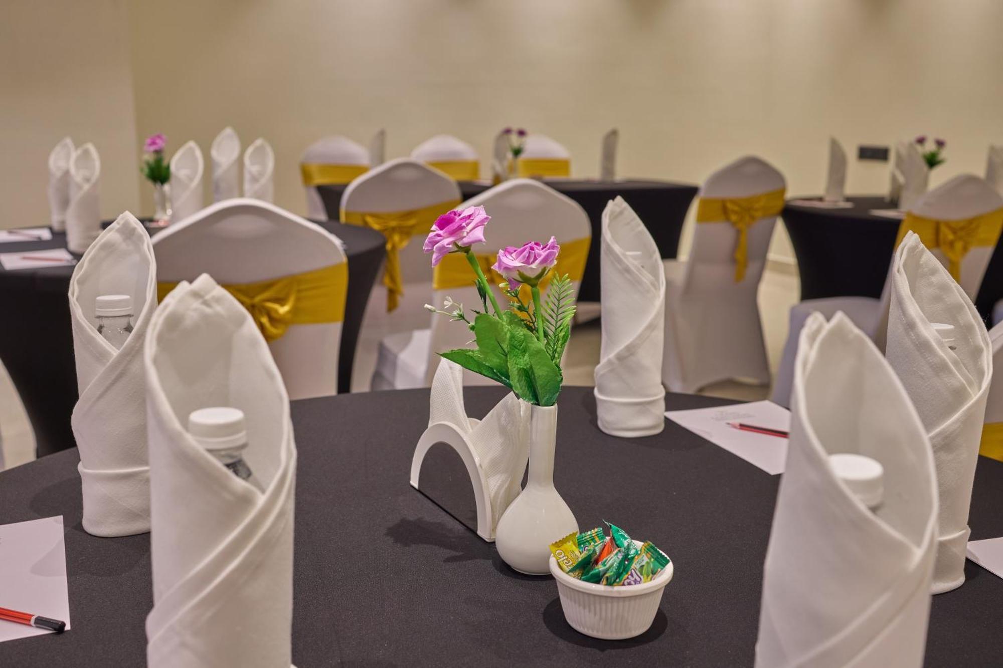 Grand Continent Mysore A Sarovar Portico Affiliate Hotel Eksteriør bilde